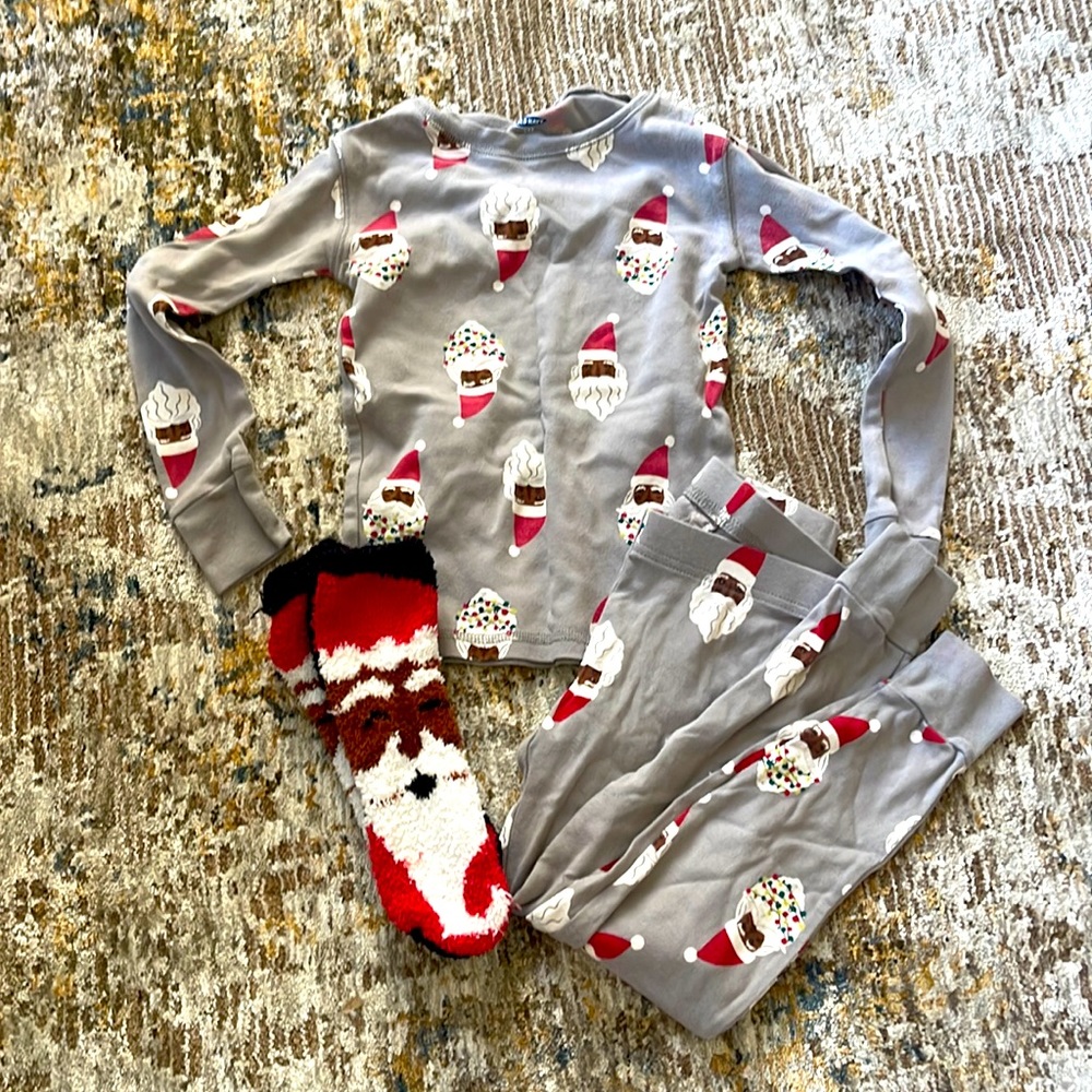 🎅🏾Size 6‎ tight fit Black Santa Pajamas + Socks